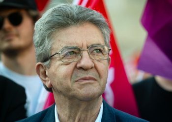 Crise politique : «Nous avons renversé deux gouvernements sans tirer un coup de fusil», se félicite Mélenchon