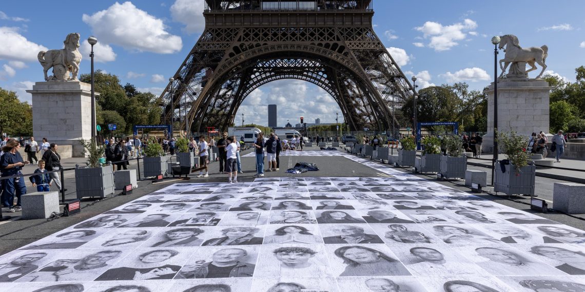 À Paris, l’association Antoine Alléno rend hommage aux victimes de la route avec une œuvre de JR
