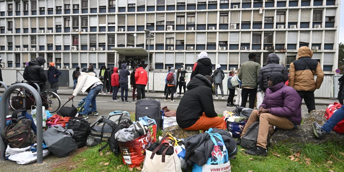 Squats de migrants : comment l’ultra-gauche maintient les clandestins sur le sol français