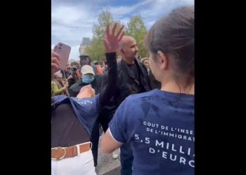Paris : une militante du collectif Némésis agressée en pleine manifestation