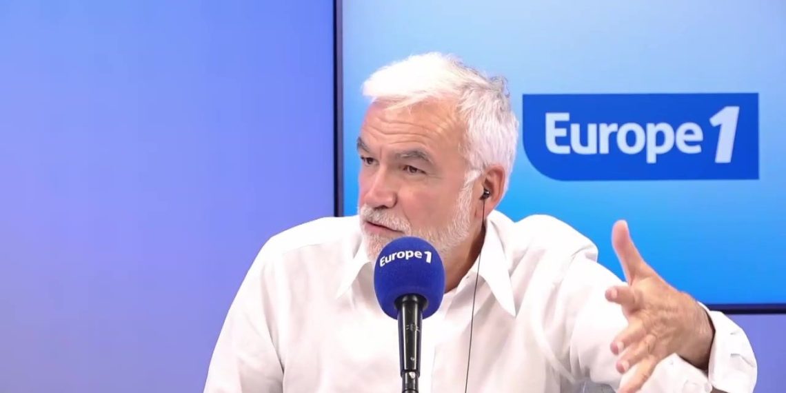 Dans les médias du service public, «les voix discordantes ne sont plus entendues», estime Pascal Praud