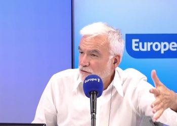 Dans les médias du service public, «les voix discordantes ne sont plus entendues», estime Pascal Praud