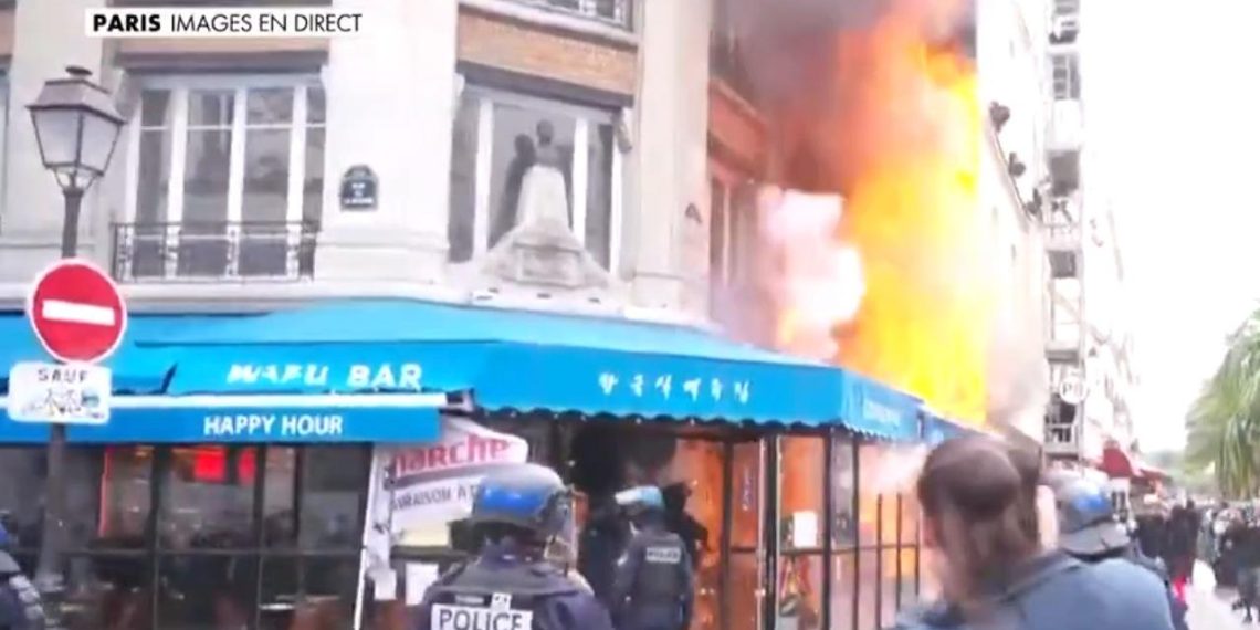Manifestations du 10 septembre : tensions à Paris, un immeuble et une brasserie prennent feu près de Châtelet