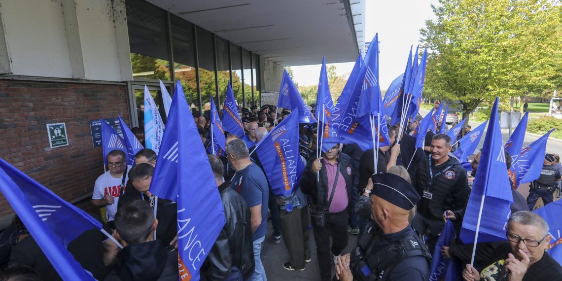 Policiers agressés : 160 victimes en 2025, la profession au bord de l’implosion