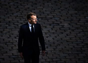 Après la chute de François Bayrou, la France au bord de l’abîme