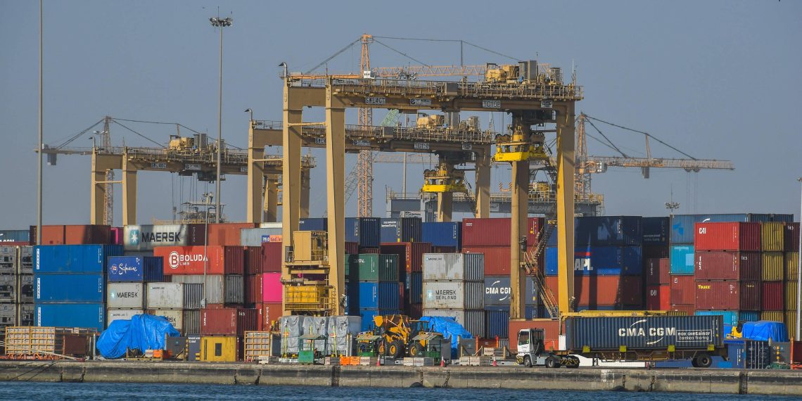 Des banlieues françaises aux ports africains, le trafic tentaculaire des voitures volées