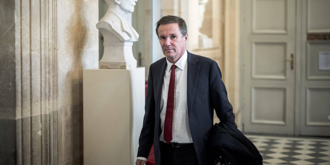 Référendum sur l’immigration : Nicolas Dupont-Aignan a signé la pétition de Philippe de Villiers