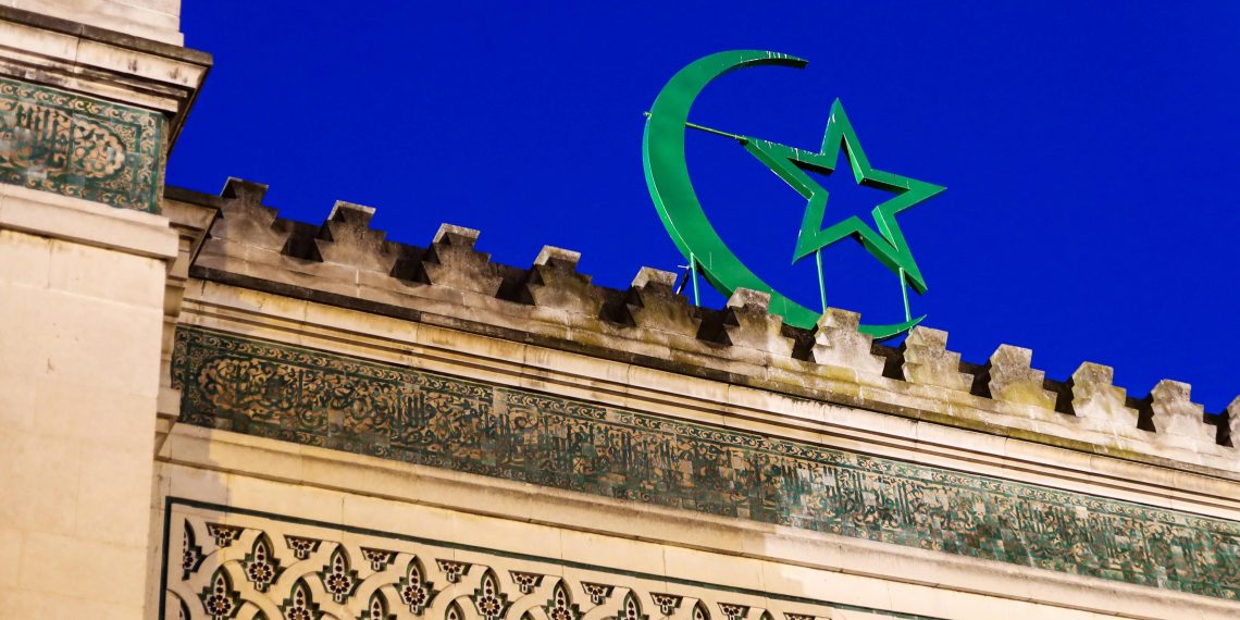 «Logorrhée raciste» : la Grande Mosquée de Paris saisit l’Arcom contre France Info