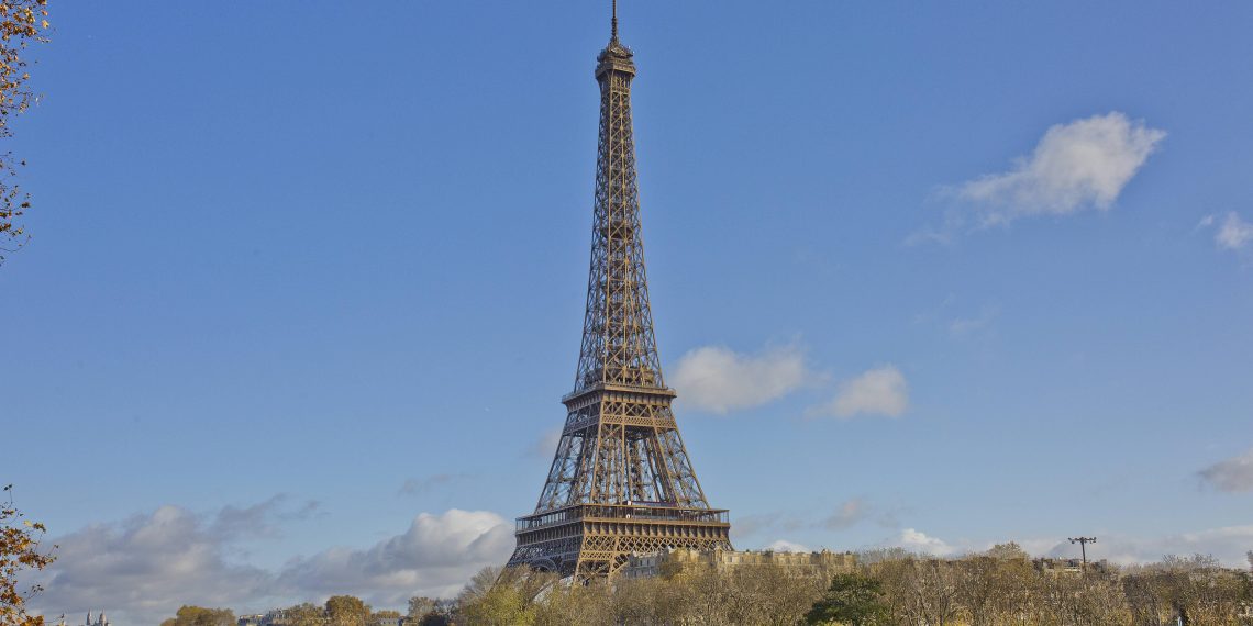 Tour Eiffel : Anne Hidalgo fait inscrire 72 noms de femmes sur sa façade