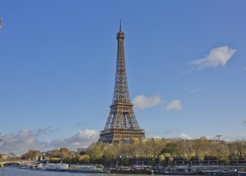 Tour Eiffel : Anne Hidalgo fait inscrire 72 noms de femmes sur sa façade