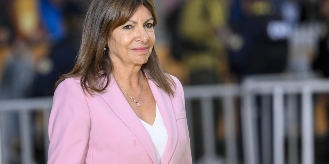 Robes Dior, manteau Burberry et voyages aux quatre coins du monde : les notes de frais d’Anne Hidalgo font scandale