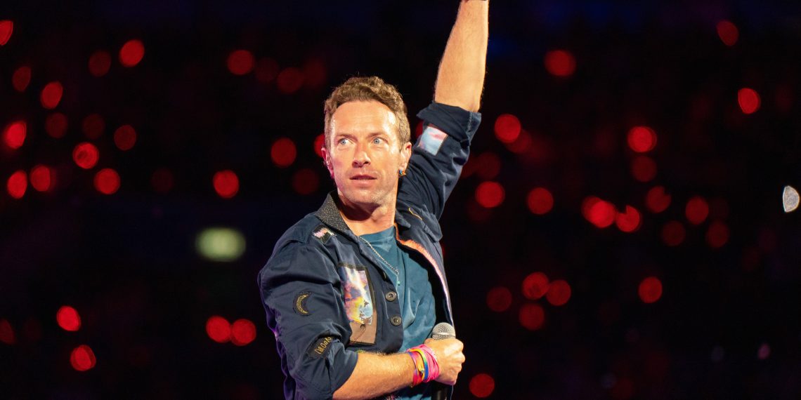 Londres : le groupe Coldplay apporte son soutien à la famille de Charlie Kirk en plein concert