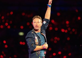 Londres : le groupe Coldplay apporte son soutien à la famille de Charlie Kirk en plein concert