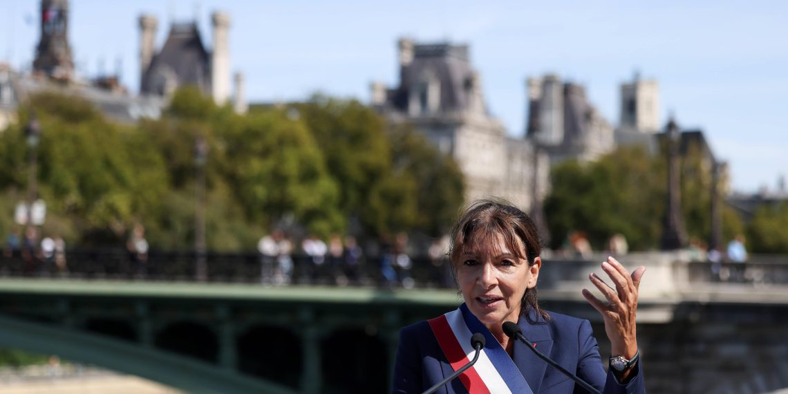 «Comment Hidalgo dépense votre argent» : les notes de frais de la maire de Paris affichées en pleine rue