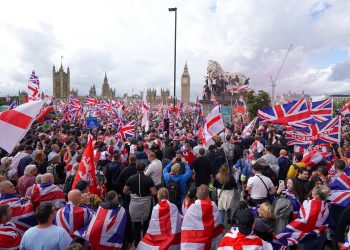 Rassemblement anti-immigration à Londres : sur LCI, un journaliste invite à observer «le phénotype» des manifestants
