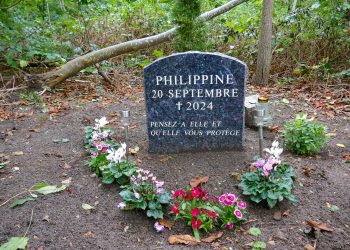 Meurtre de Philippine : une stèle en hommage à la jeune femme installée au bois de Boulogne