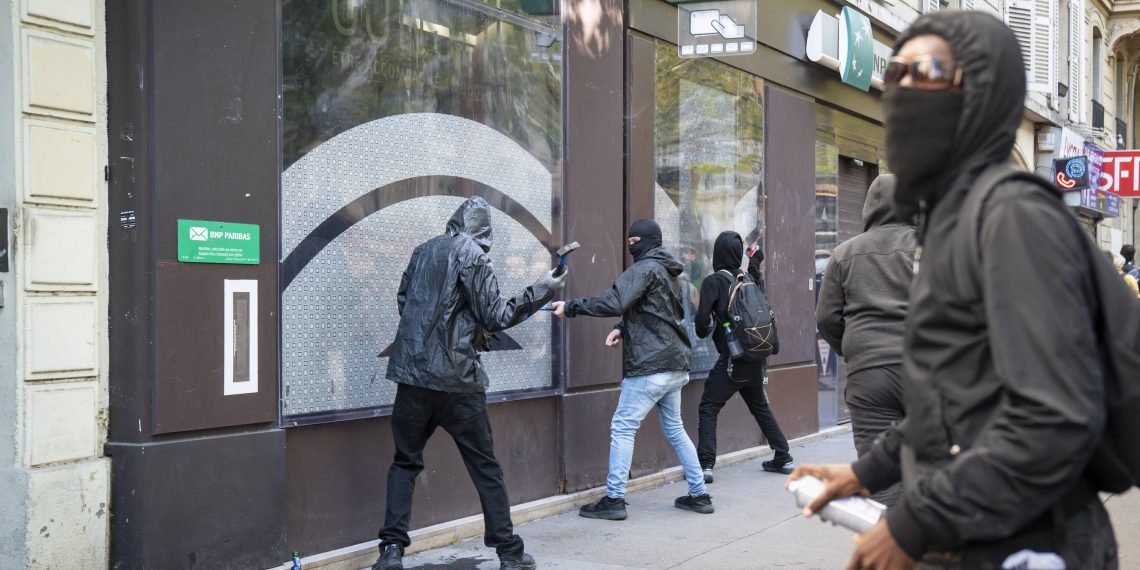 Émeutes, black blocs, haine anti-flics : l’État français ou l’allégorie de la faiblesse régalienne