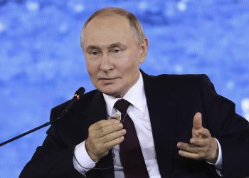 Vladimir Poutine menace de viser toute force occidentale présente sur le sol ukrainien