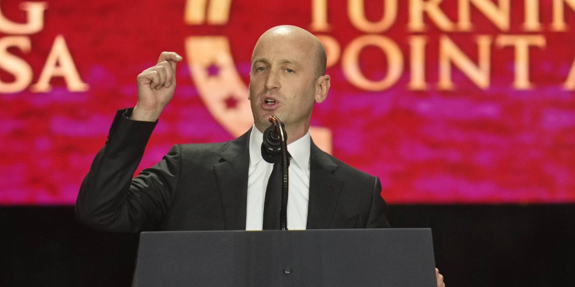 «Vous n’avez aucune idée du dragon que vous avez réveillé» : l’avertissement d’une figure du trumpisme aux obsèques de Charlie Kirk