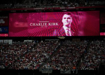Obsèques de Charlie Kirk : quand la presse française réduit l’Amérique trumpienne au fascisme