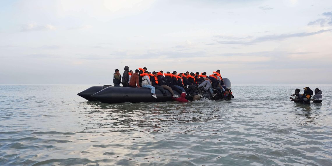 Grèce : des touristes empêchent des migrants de débarquer sur une plage
