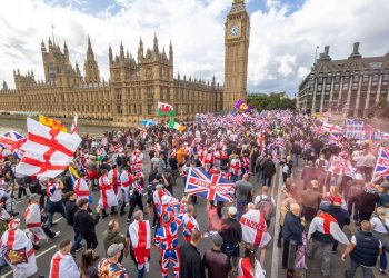Foule de manifestants, Zemmour dans le cortège : immense mobilisation à Londres à l’appel de Tommy Robinson