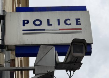 Nantes : l’installation d’un local de rétention administrative devant un monument aux morts suscite un tollé