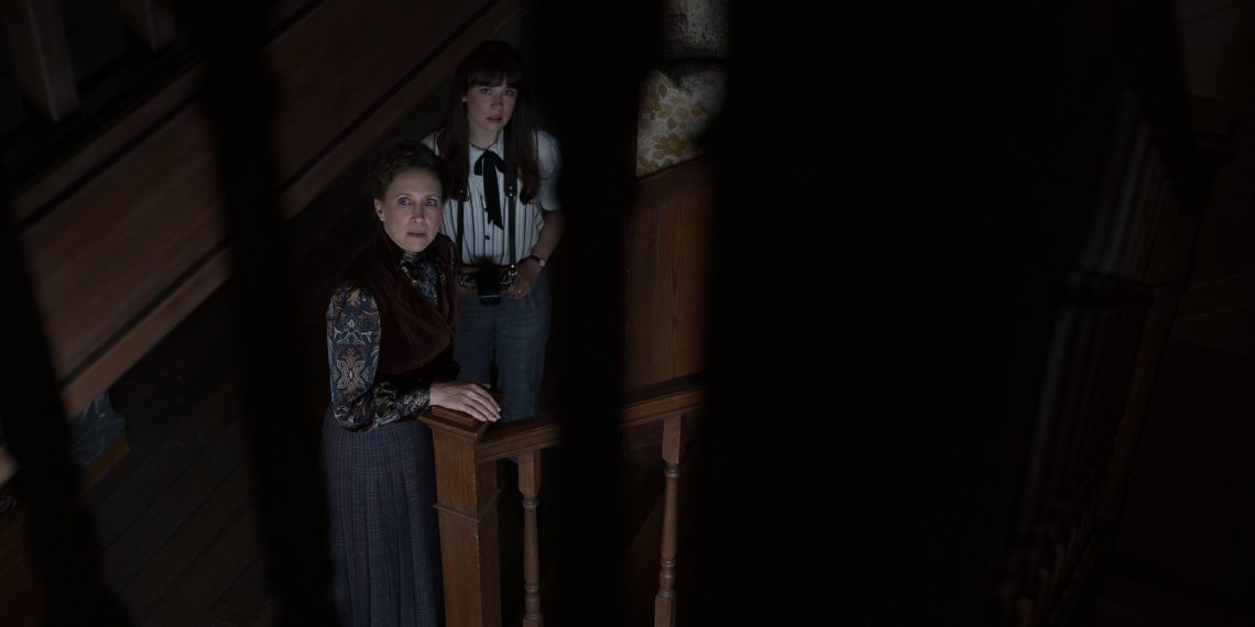 Mia Tomlinson, nouvelle héroïne de Conjuring : «Il s’est passé des choses bizarres sur le tournage»