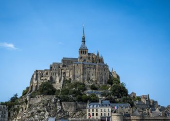 Le Mont-Saint-Michel est-il en Bretagne ou en Normandie ?