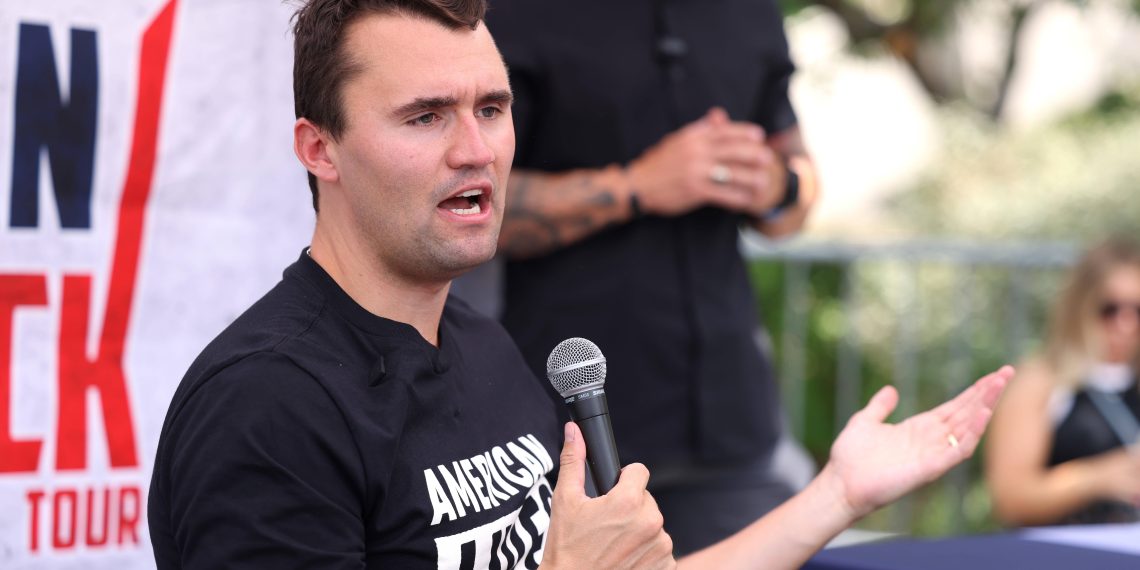 Chrétien, père de famille… Qui était Charlie Kirk, militant trumpiste assassiné aux États-Unis ?