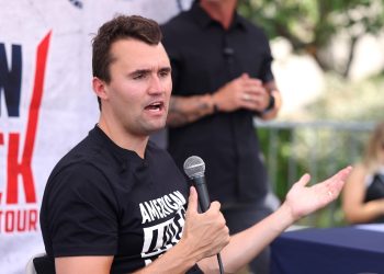 Chrétien, père de famille… Qui était Charlie Kirk, militant trumpiste assassiné aux États-Unis ?