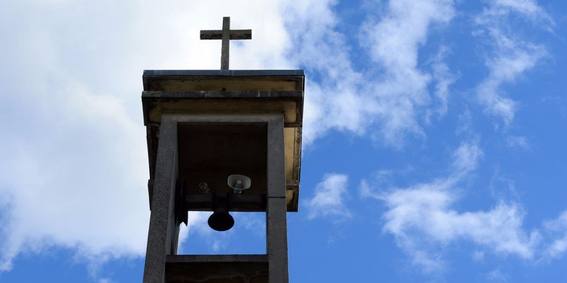 À Guingamp, une statue de la Vierge Marie incendiée en pleine messe