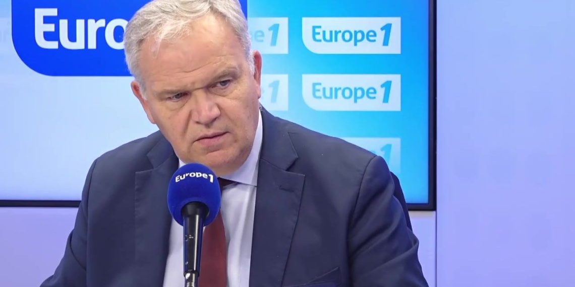 «Il faut féliciter les policiers, ils méritent leur décoration» : le ministre François-Noël Buffet rend hommage aux policiers qui ont stoppé l’assaillant de Marseille
