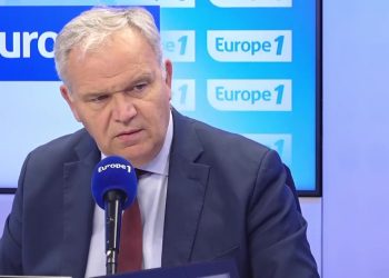 «Il faut féliciter les policiers, ils méritent leur décoration» : le ministre François-Noël Buffet rend hommage aux policiers qui ont stoppé l’assaillant de Marseille