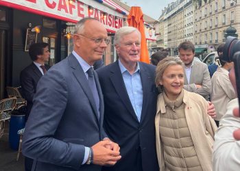 De Matignon au marché Monge : Michel Barnier se lance dans la bataille de Paris
