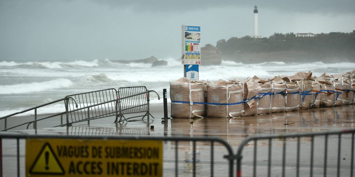 La tempête Benjamin balaye la France : 19 départements en vigilance orange pour vents violents, pluies-inondations et vagues-submersion