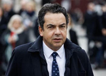 «Ce ne sont pas les tours de Notre-Dame» : Patrick Cohen raille ceux qui se désolent du cambriolage du Louvre
