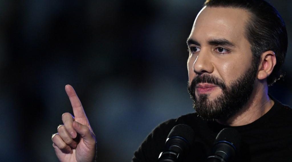 «Jamais plus l’Occident ne nous donnera de leçons» : Nayib Bukele fustige les lois sur la censure en ligne et l’euthanasie