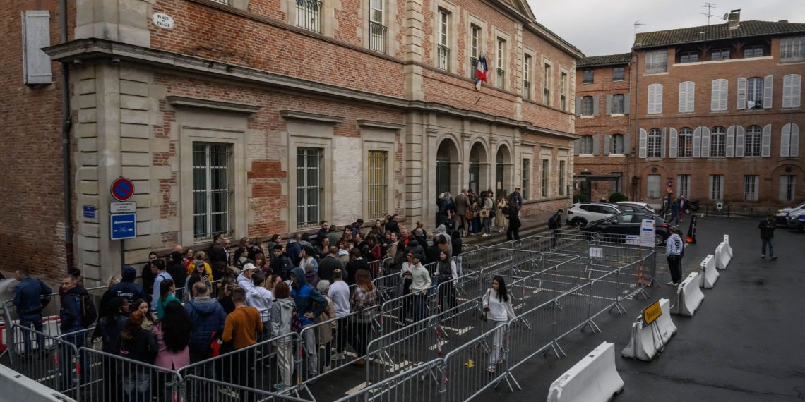 Procès Jubillar : chaque jour, des dizaines de curieux se bousculent pour assister à l’audience