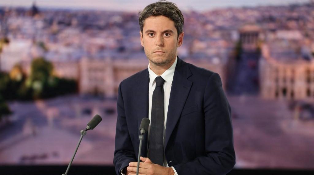 «Un acharnement à vouloir garder la main» : Attal étrille Macron après la démission de Lecornu