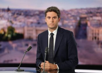 «Un acharnement à vouloir garder la main» : Attal étrille Macron après la démission de Lecornu