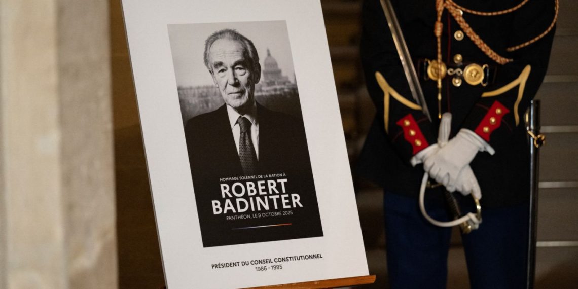 La tombe de Robert Badinter à Bagneux taguée, selon la mairie