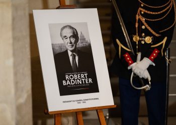 La tombe de Robert Badinter à Bagneux taguée, selon la mairie