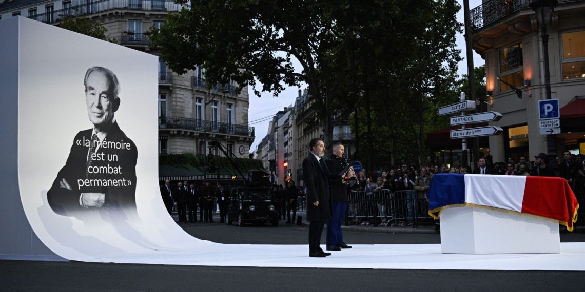 Emmanuel Macron, Garde républicaine, Julien Clerc… Ce qu’il faut savoir de la panthéonisation de Robert Badinter