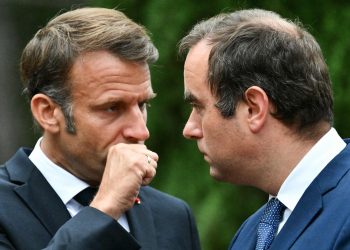 Crise politique : un macronisme à l’agonie qui s’accroche au pouvoir