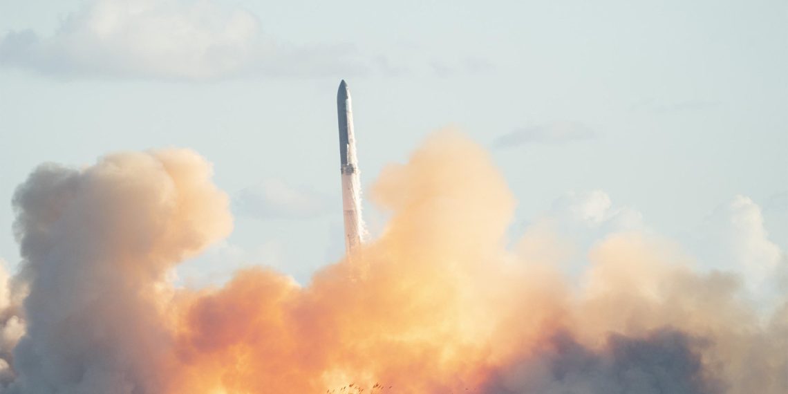 États-Unis : la fusée Starship d’Elon Musk réussit un nouveau vol test