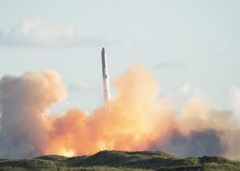 États-Unis : la fusée Starship d’Elon Musk réussit un nouveau vol test