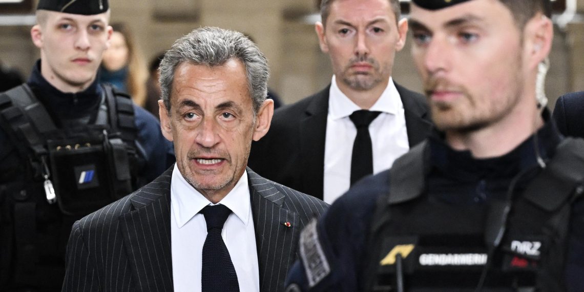 «Il va se battre» : les avocats de Sarkozy vont déposer très rapidement une demande de remise en liberté
