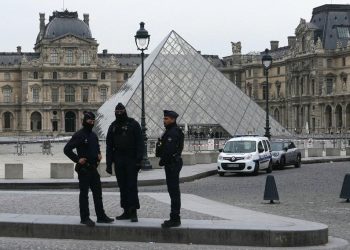 Bijoux dérobés, méthode des voleurs, enquête… Ce que l’on sait du cambriolage du Louvre