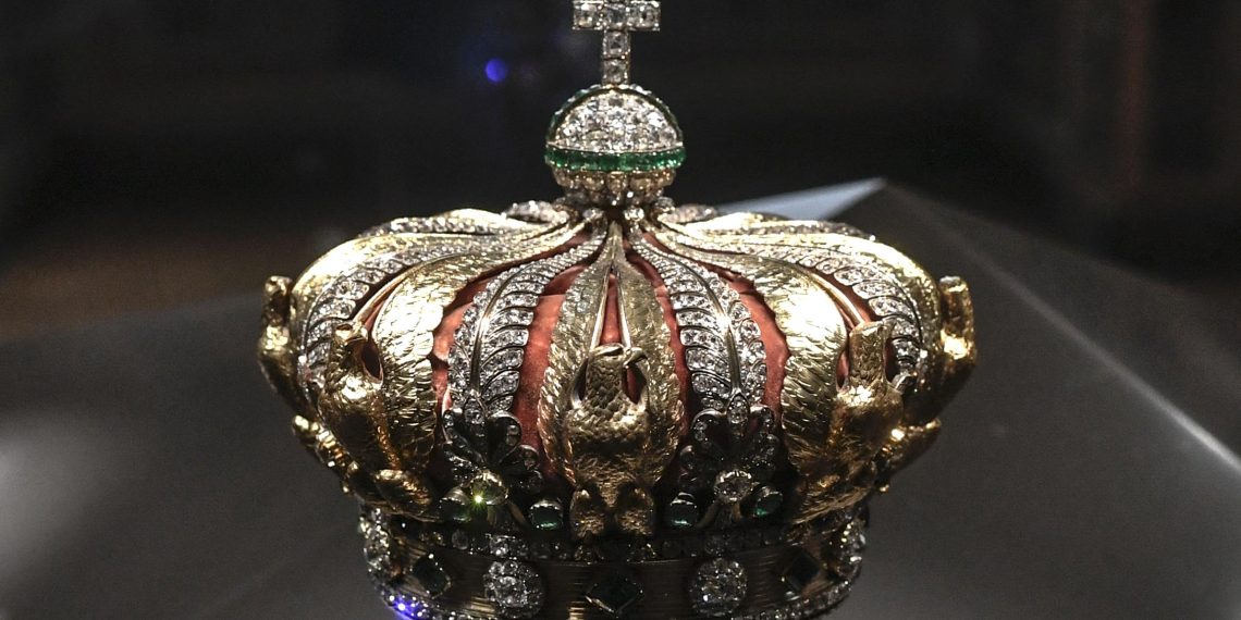 Cambriolage du Louvre : «La couronne impériale évoque la continuité de notre nation»